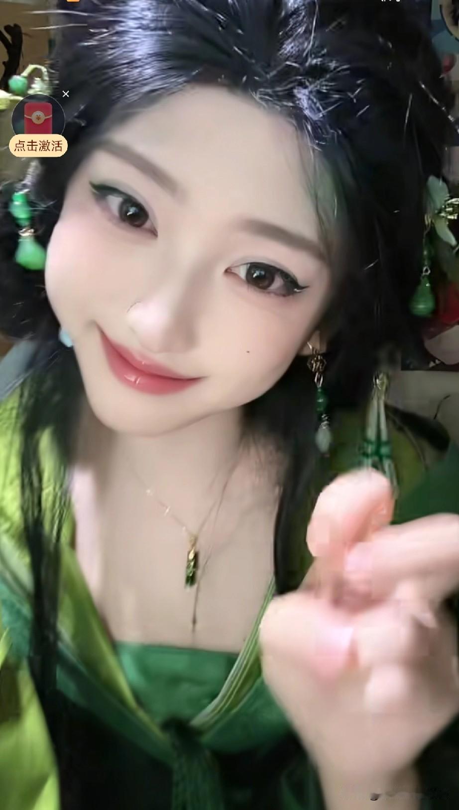 放心吧，开心元元不会被限的，他的粉丝一定会破1000万！
逻辑很简单：
美貌是最