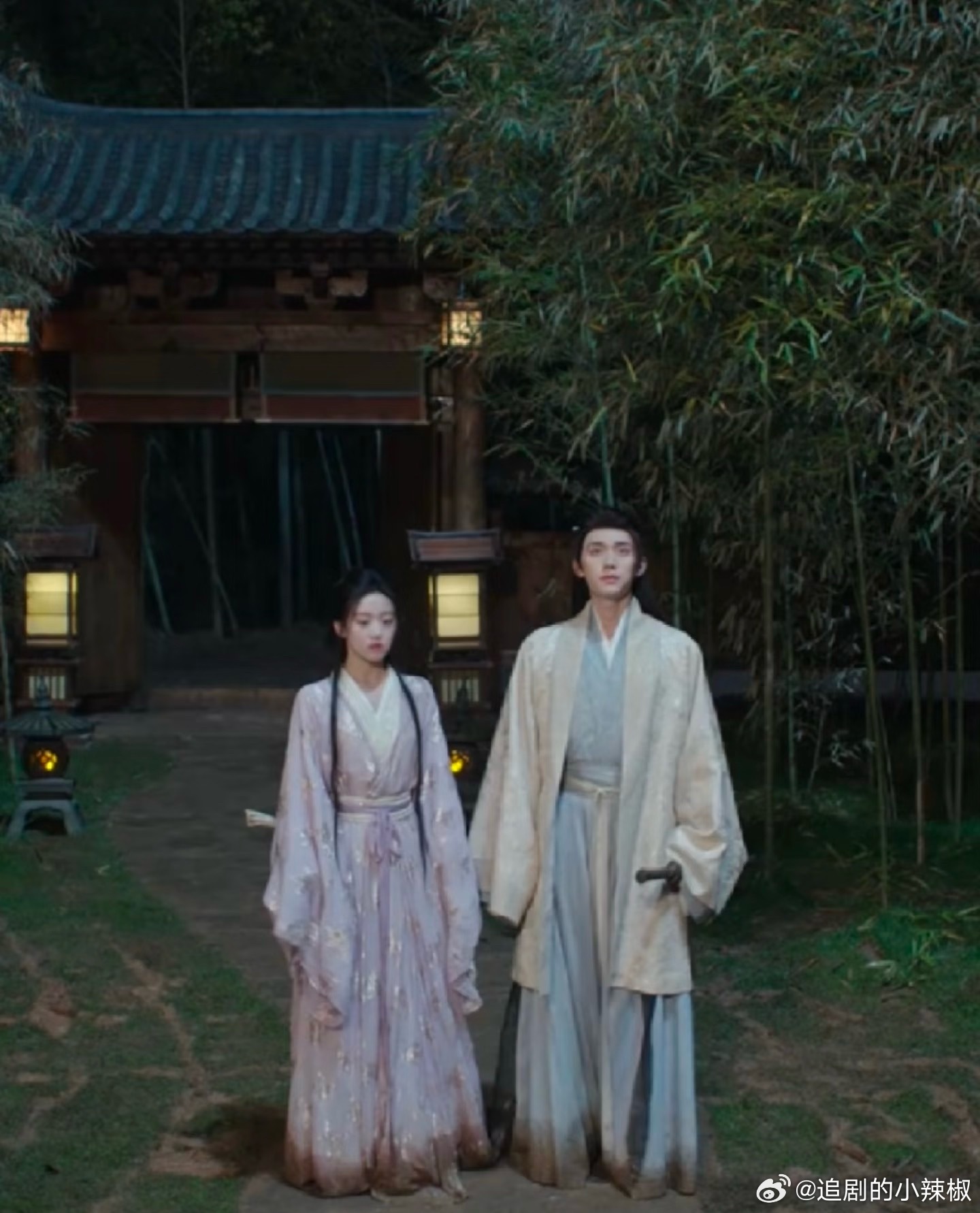 不是男女主好脏的裙摆 