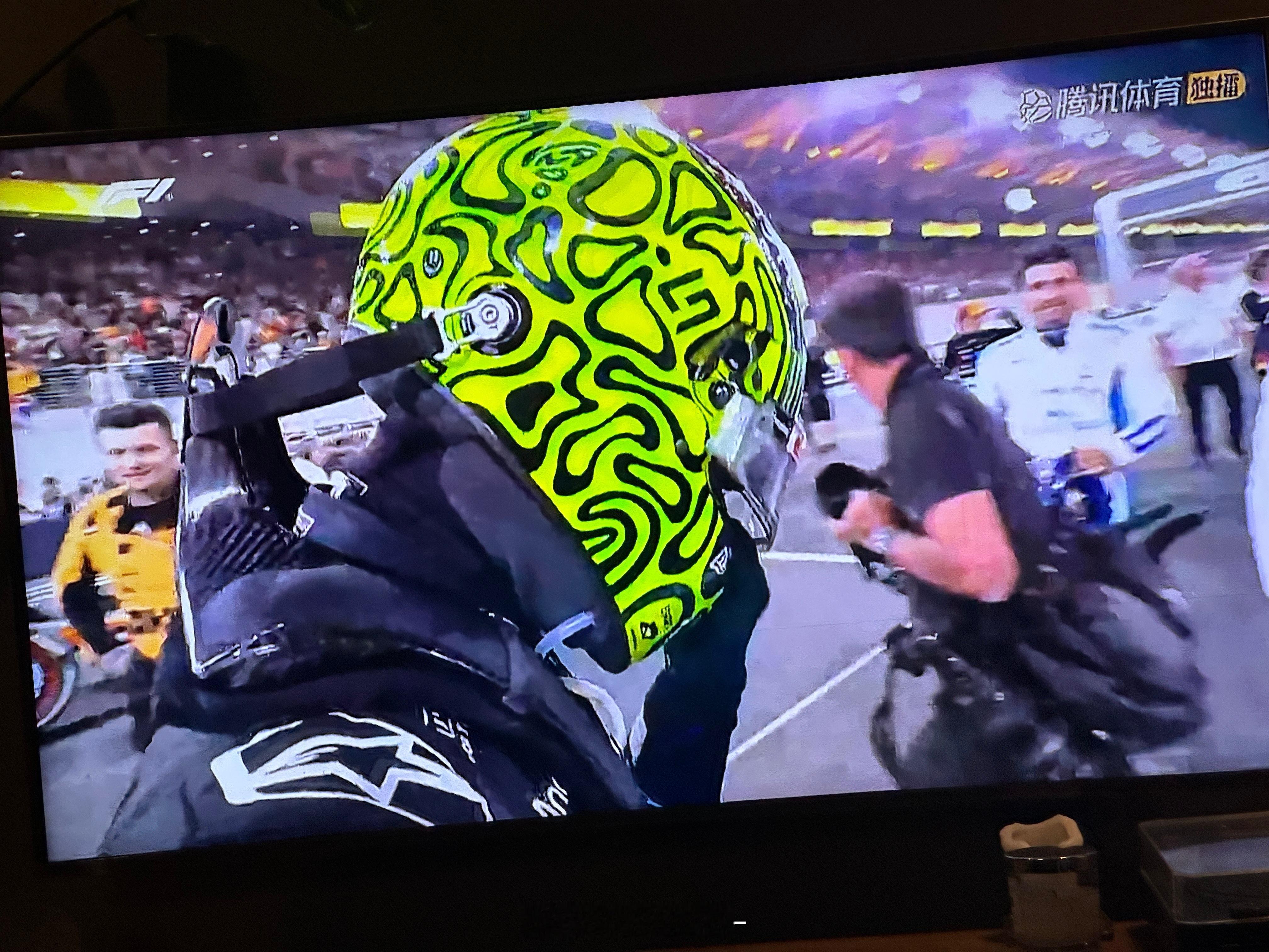 诺里斯7岁开始卡丁车，2017年加入迈凯伦青训，再过8年夺得世界冠军，这确实是个