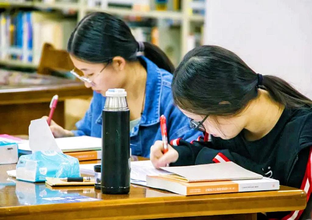 现在才开始想要不要考研这个问题，时间是不是太晚了？有的大学生其实是很迷茫的，要不