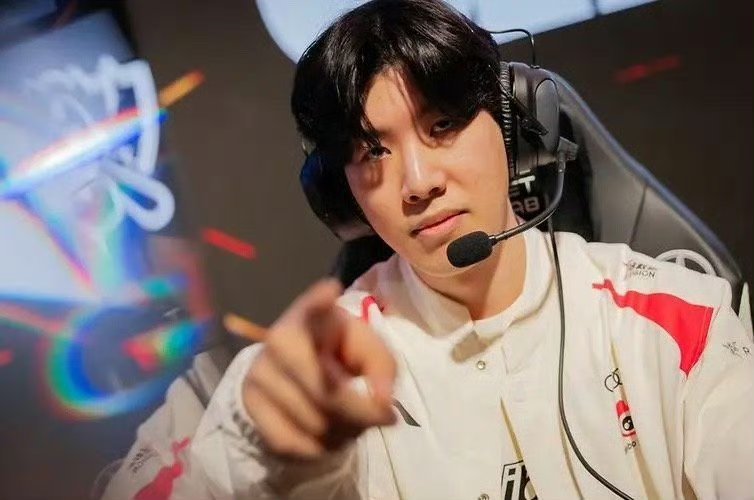 #BLG晋级胜者组决赛# 理性讨论，去年Theshy是不是把WBG抬到了他不属于