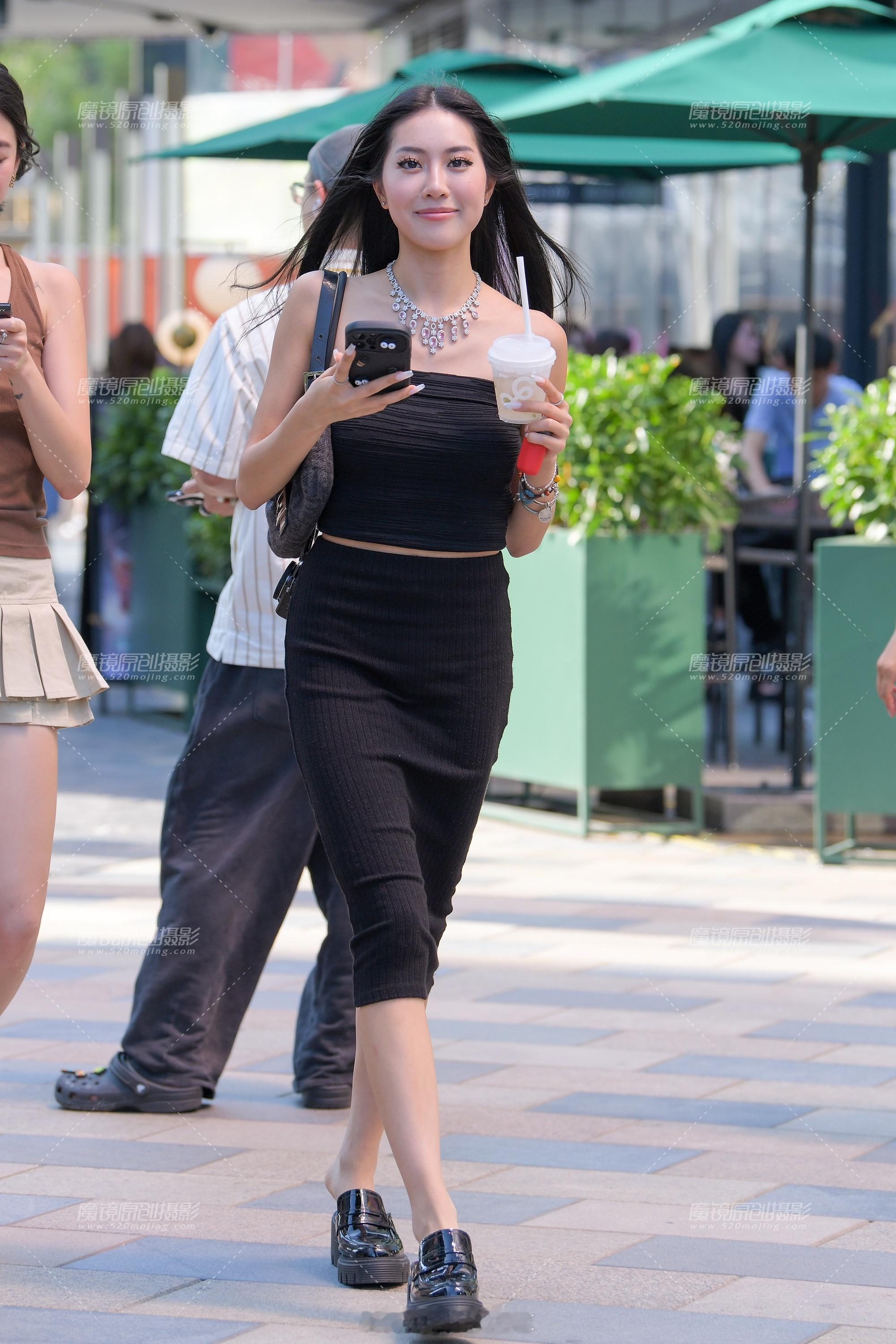 爱笑的小姐姐，阳光灿烂！穿衣搭配 ​​​