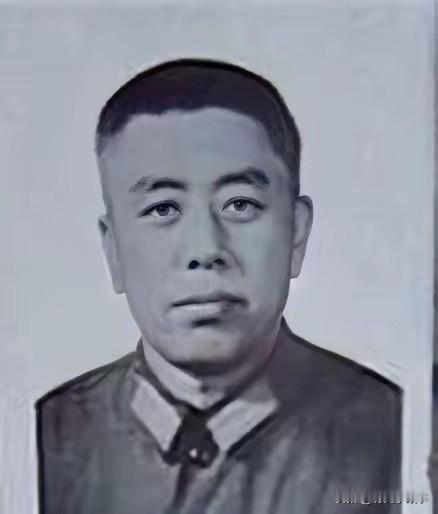 1979年，副师长赵连玉从越南战场返回祖国的途中，不幸被狙杀，搜查后，竟发现这个