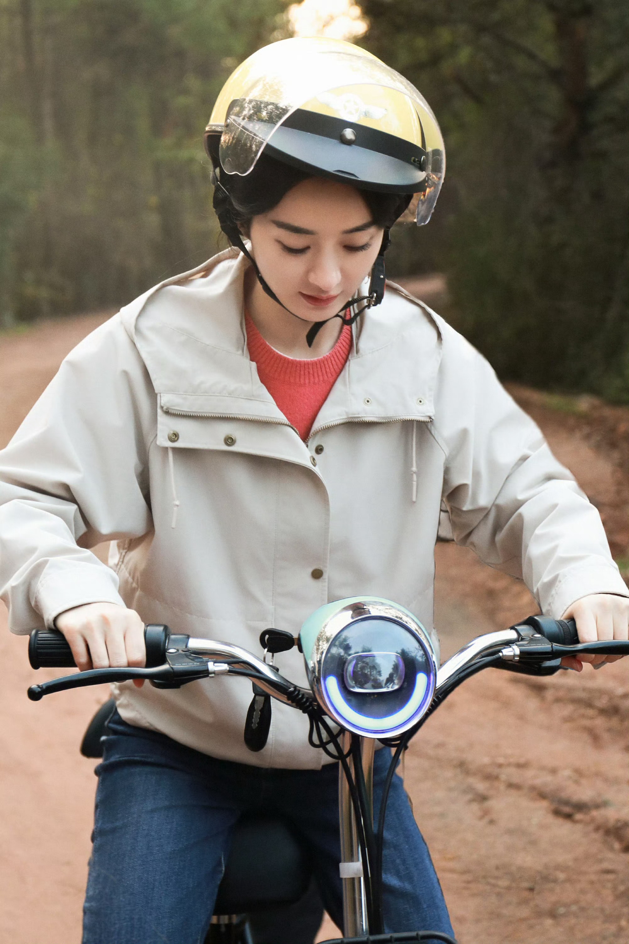 赵丽颖工作室周一营业原来是骑着小电驴的何幸福啊❗️