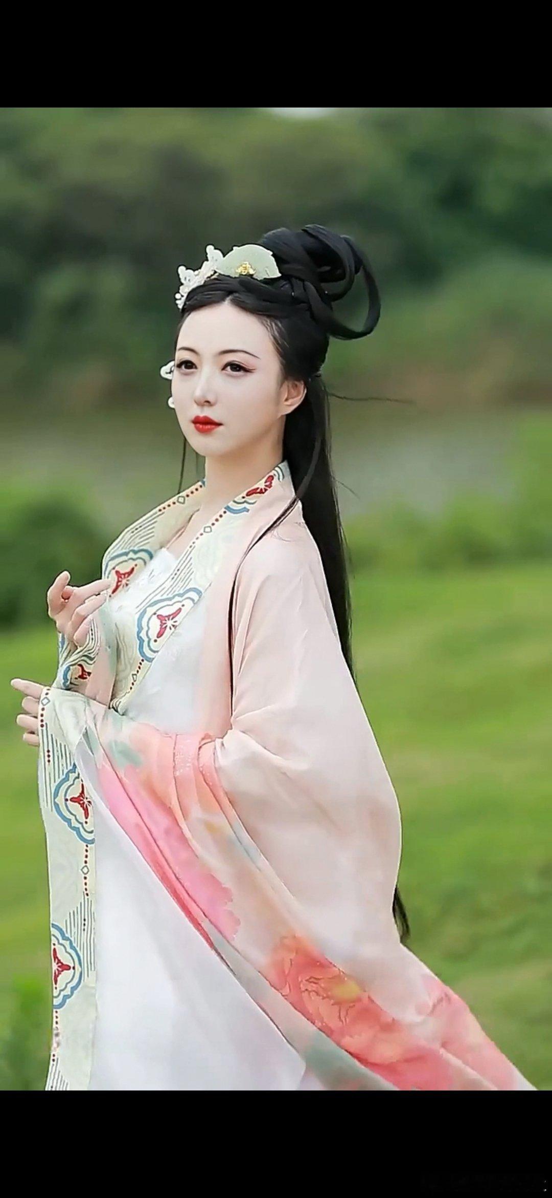 #情爱日记[超话]#                    《无题》红粉残妆白苎