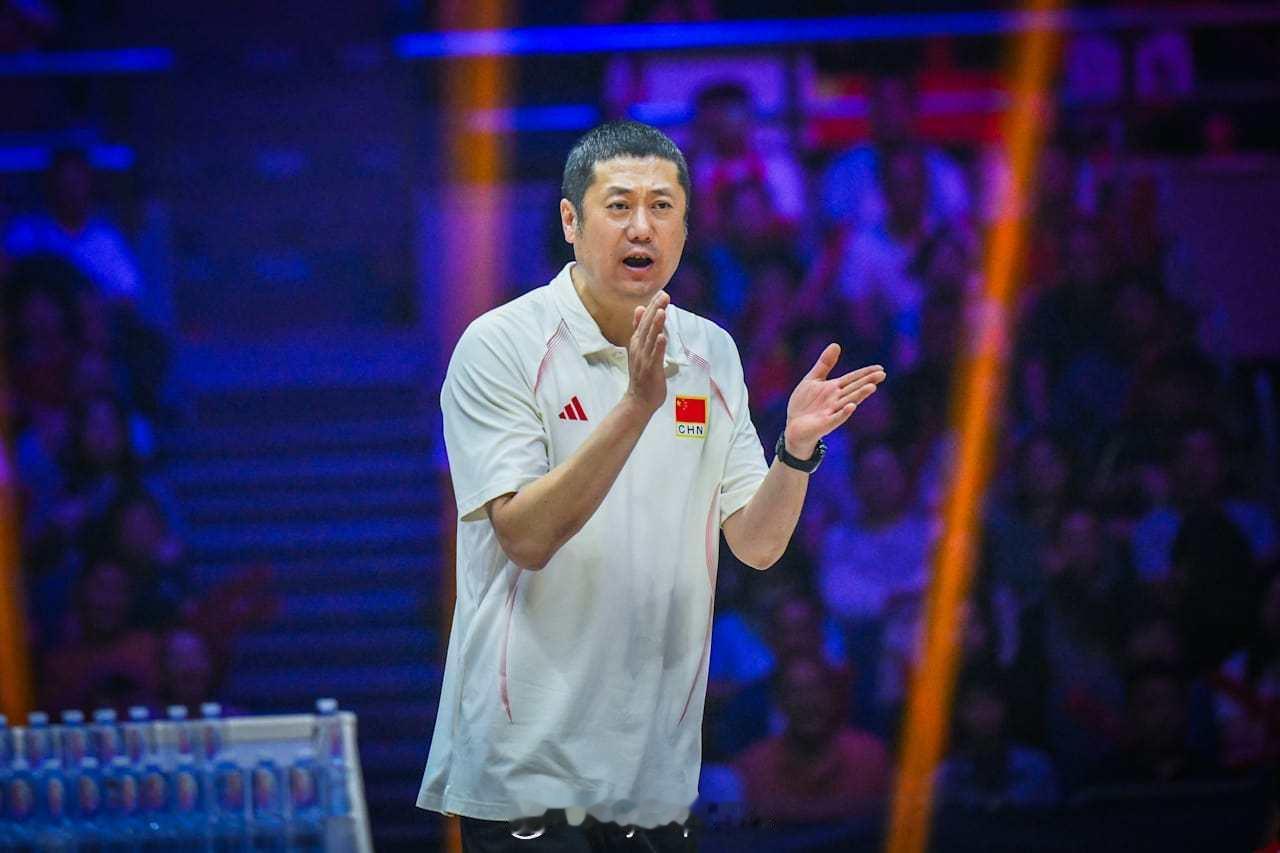【新华社：错失直通奥运 中国女排备战难度升级】中国女排连续11年无缘亚锦赛冠军 