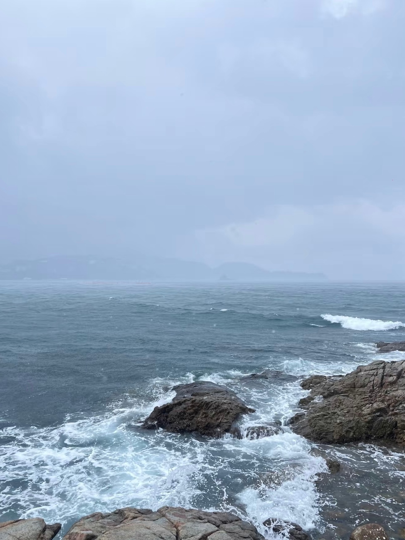 雨天加➕海边，别有一番风味！