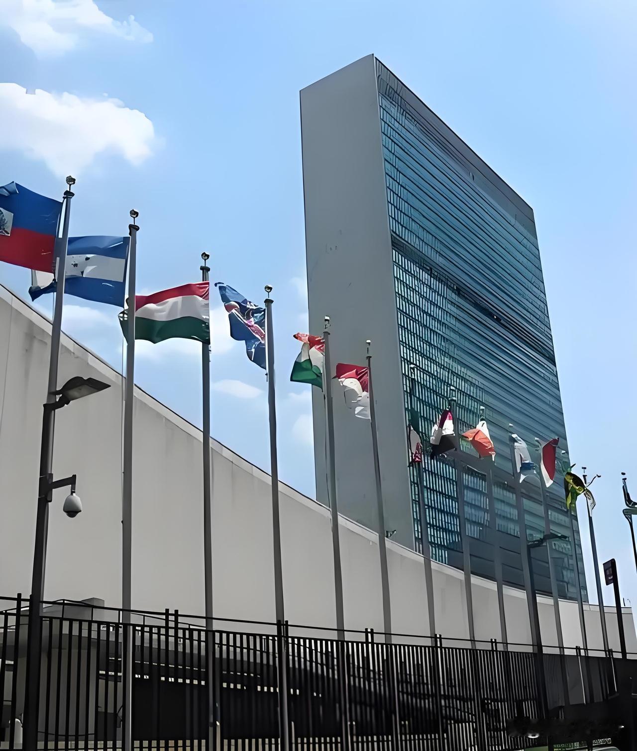 刚刚，俄媒又在渲染“欧美围攻中国”的戏码！

要我说，这纯属方向都没搞对！真正的