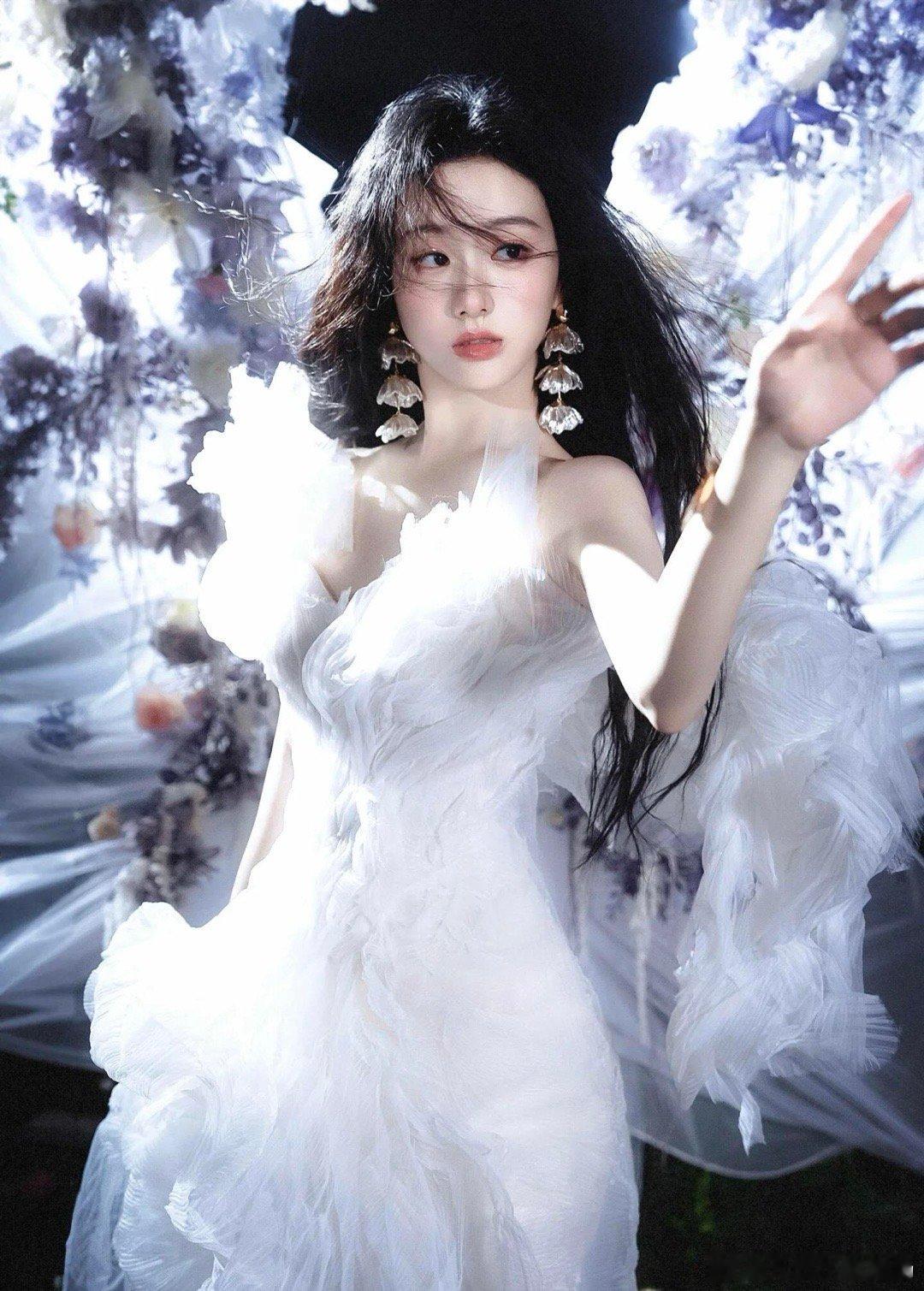 鲜花朵朵，云烟飘飘，按下F键，蝴蝶仙子带你逃离世界 ​​​