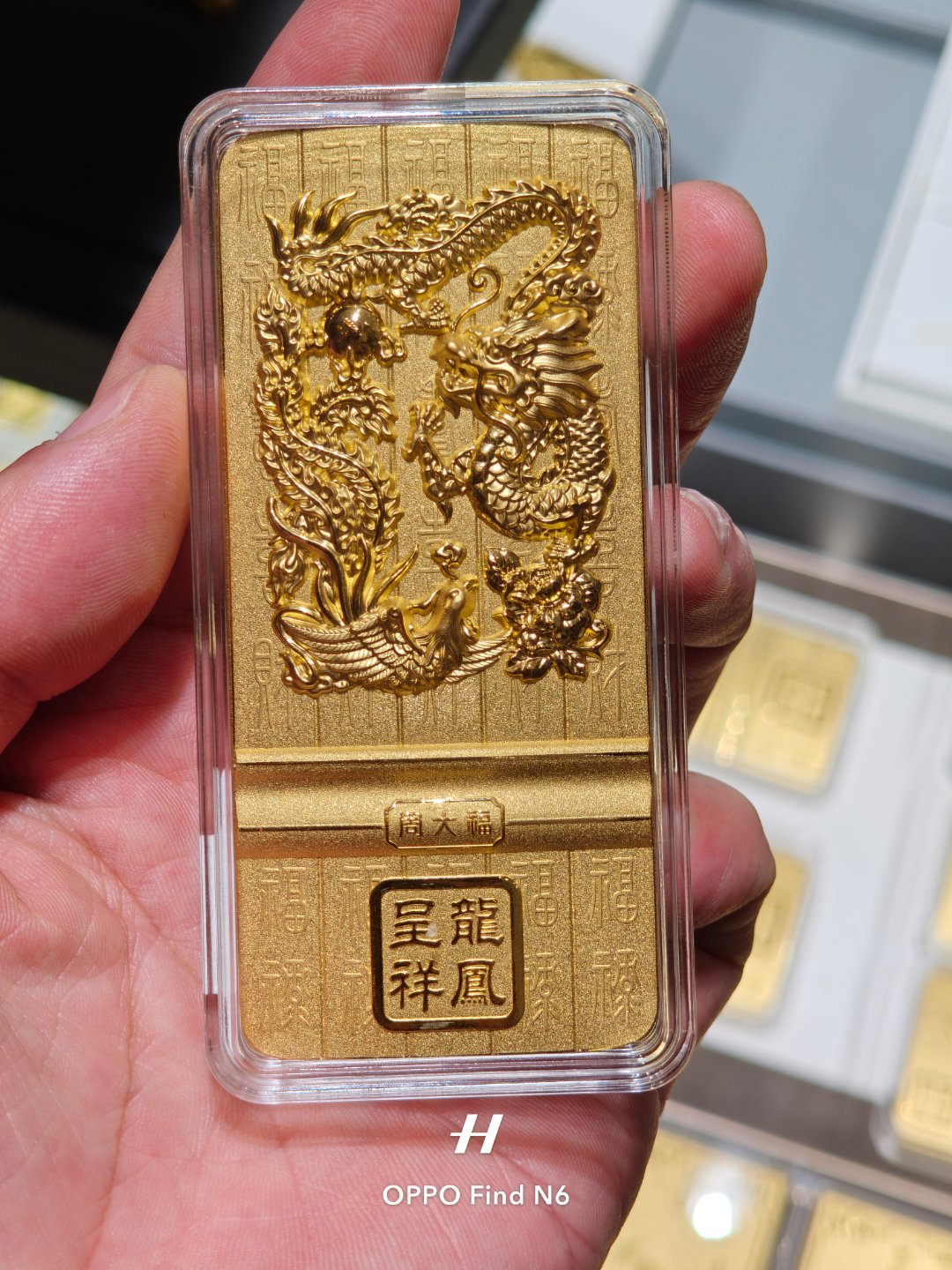 金价金店的人说，现在买金条很合适，明天金价绝对大涨。目前投资金价格 1250元1