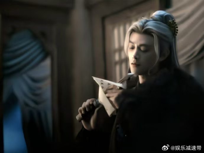 邓凯出道8年依然有新人美 邓凯下班路透好暖！对着两边的粉丝反复挥手，拿到粉丝的信