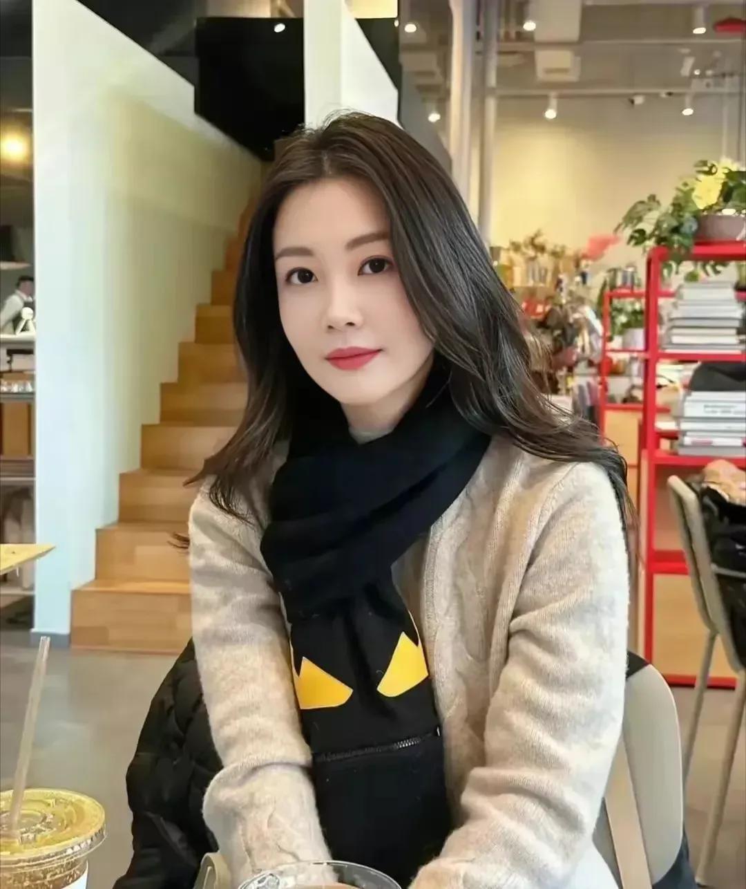 现在的年轻人居然还有人用现金结账，不用某信某宝，这让我很是奇怪。

昨天去超市买