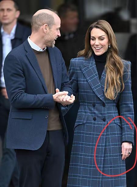 蓝宝石婚戒不离手，凯特这是“宣誓主权”呀！
逆风翻盘的凯特，现在在王室是如鱼得水