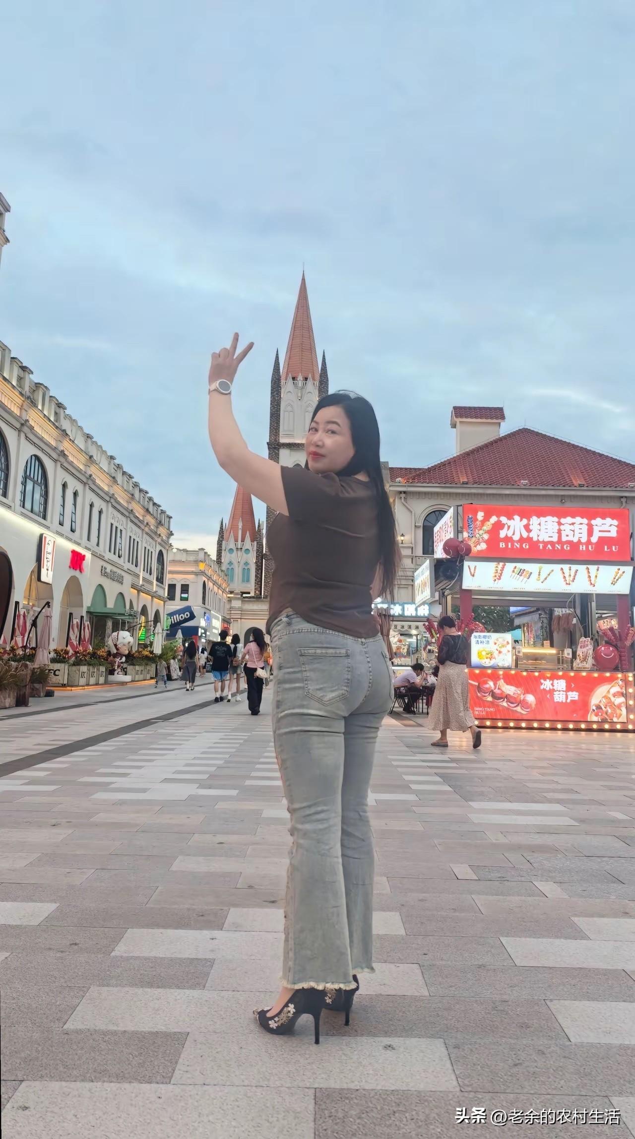 我的上司喊我和他一起去厦门出公差
来回一个星期
我能去吗
去了我又怕落入虎口
不