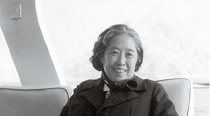 1998年，刘少奇遗孀王光美托人将一笔钱带到俄罗斯，交给一个名叫阿廖沙的男子，并