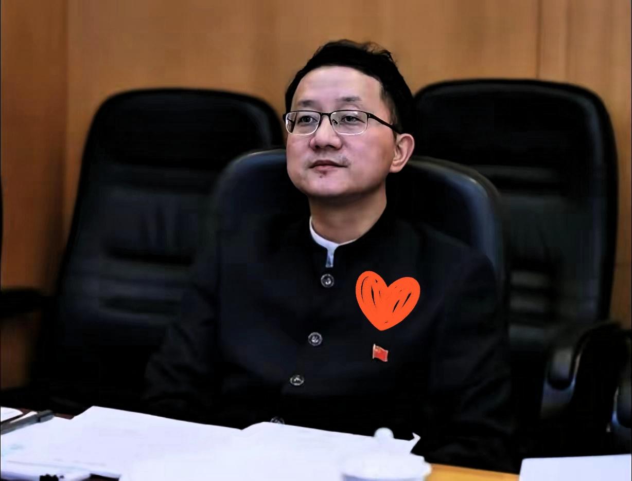 因双手插兜让日媒坐立难安的刘司长，
一查才知道，原来就涉华问题对日交涉的时候他的