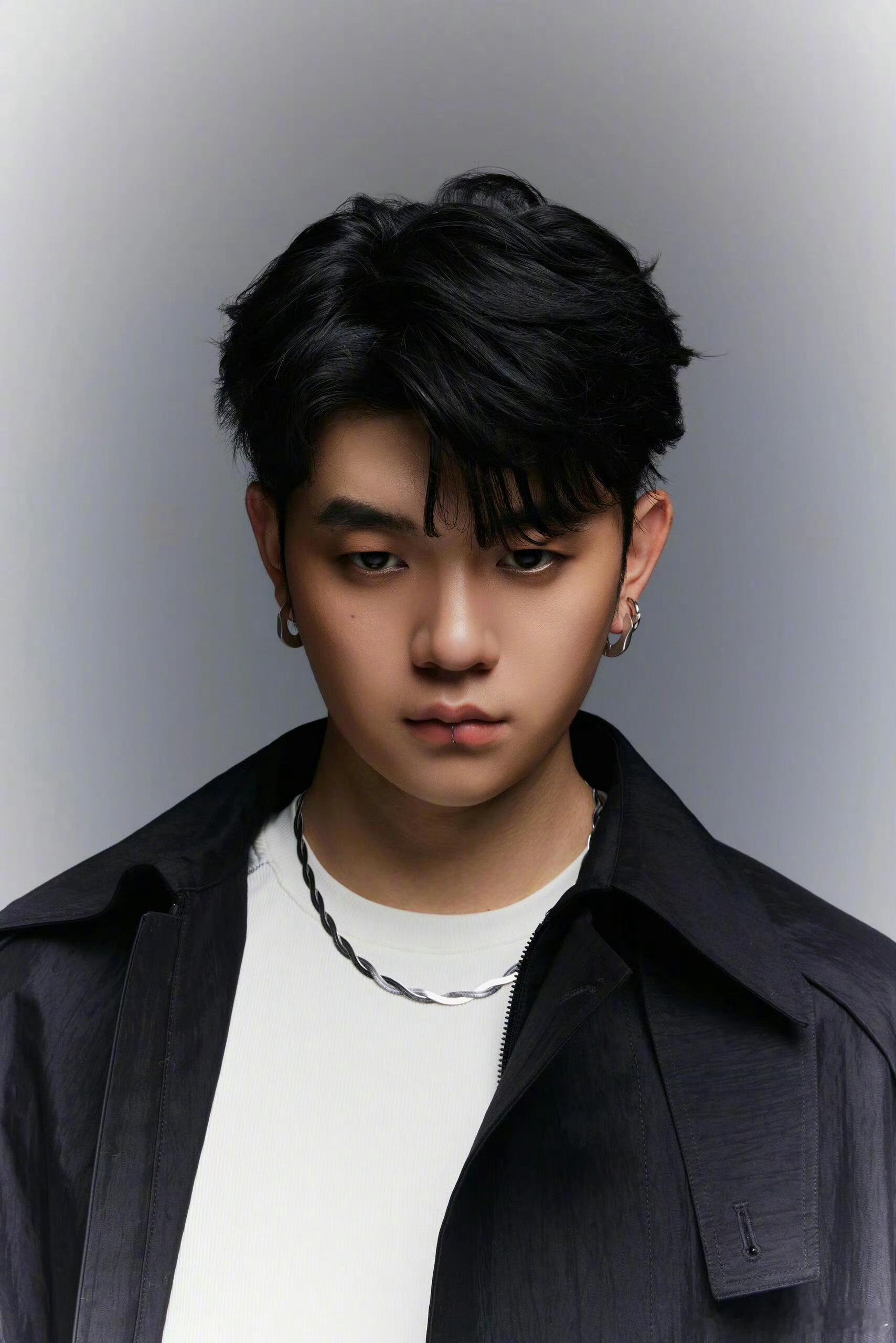 芒果音综居然摇来了全网单曲超过20亿播放量《他只是经过》的原唱歌手高旭 ！这波真