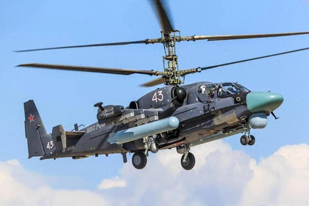 俄军的一架米-8直升机和一架卡-52武装直升机被乌克兰使用无人机给摧毁了，乌克兰