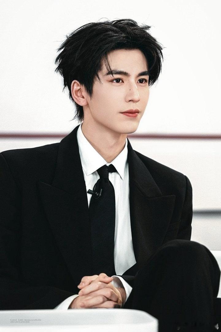 张凌赫谈演员的社会责任张凌赫说会听取帮助自己的声音 当演员不只是拍戏，还可以留下