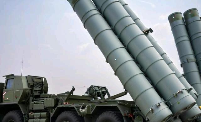 剑拔弩张！美航母压境委内瑞拉逼债，中方亮"战略伙伴"底牌，特朗普敢开战？
 
美