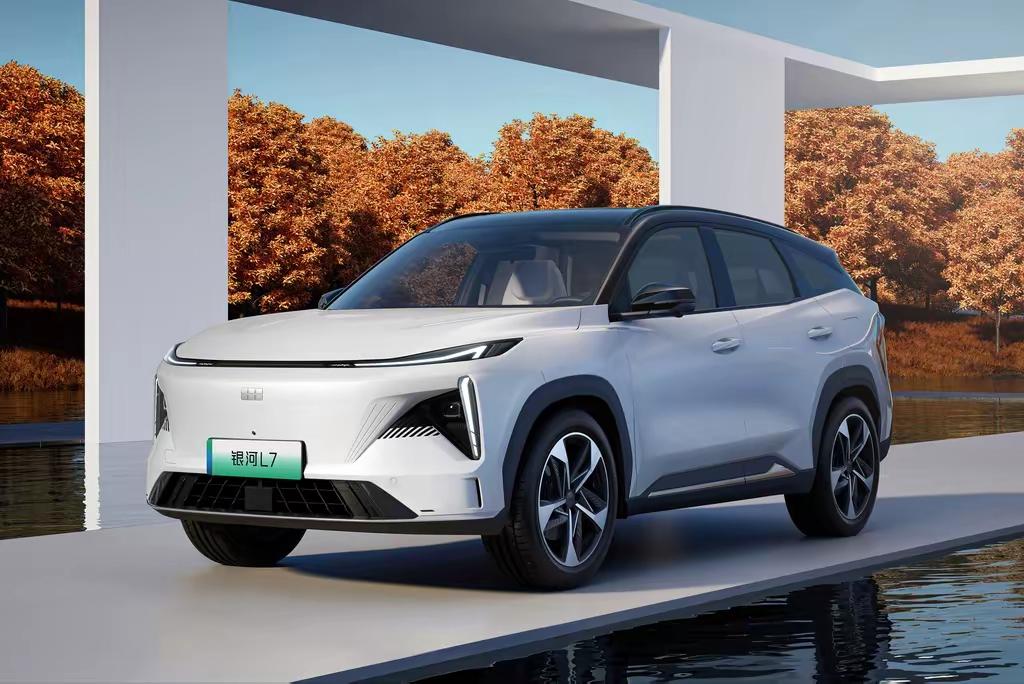 上次陪朋友在东莞4S店逛，他预算20万想买个家用SUV，最好省油空间大。我俩都不