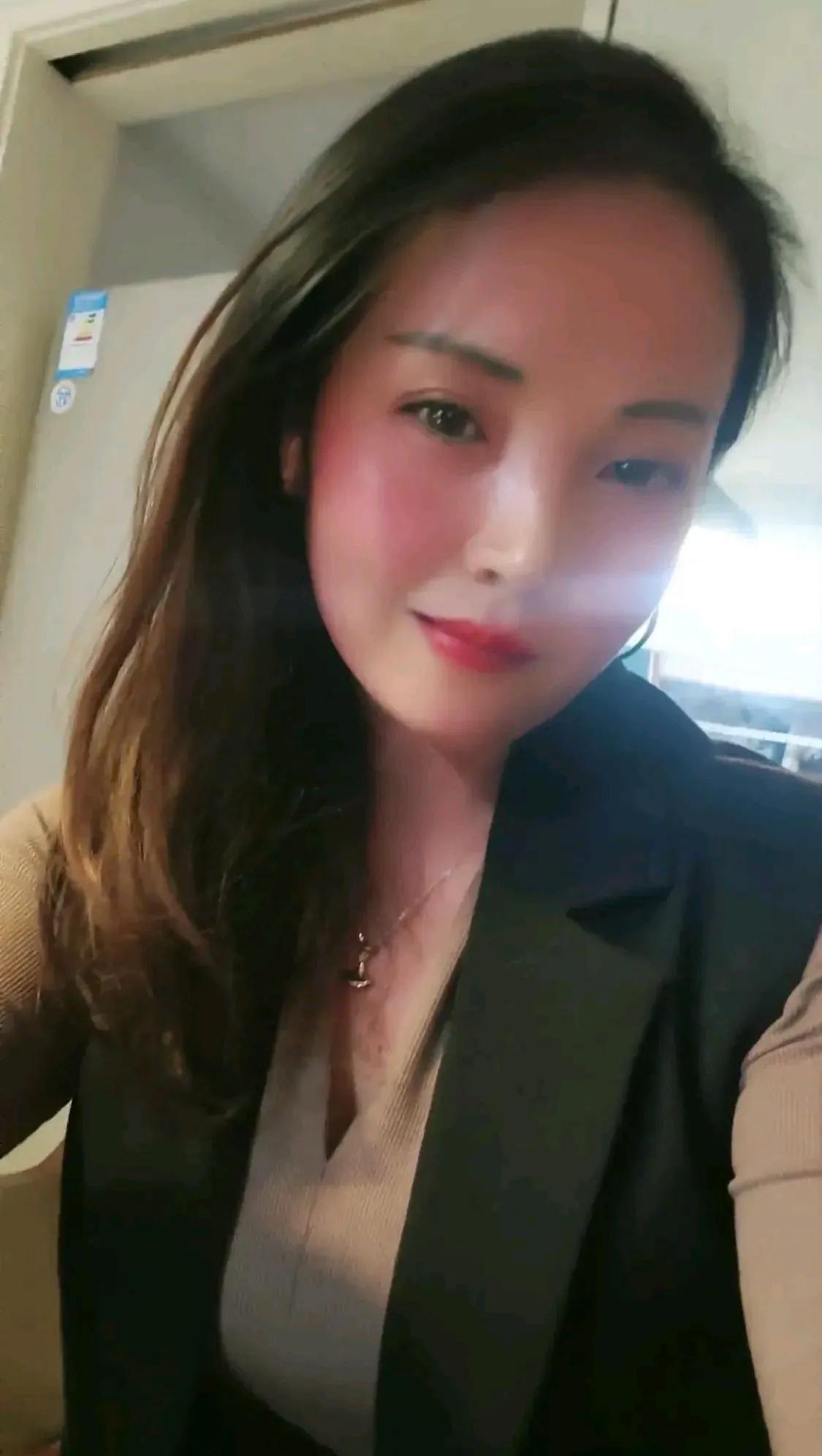 为什么异性间聊天很容易变成聊骚？
绝大多数出轨都是从聊天开始的，不要认为只是聊聊