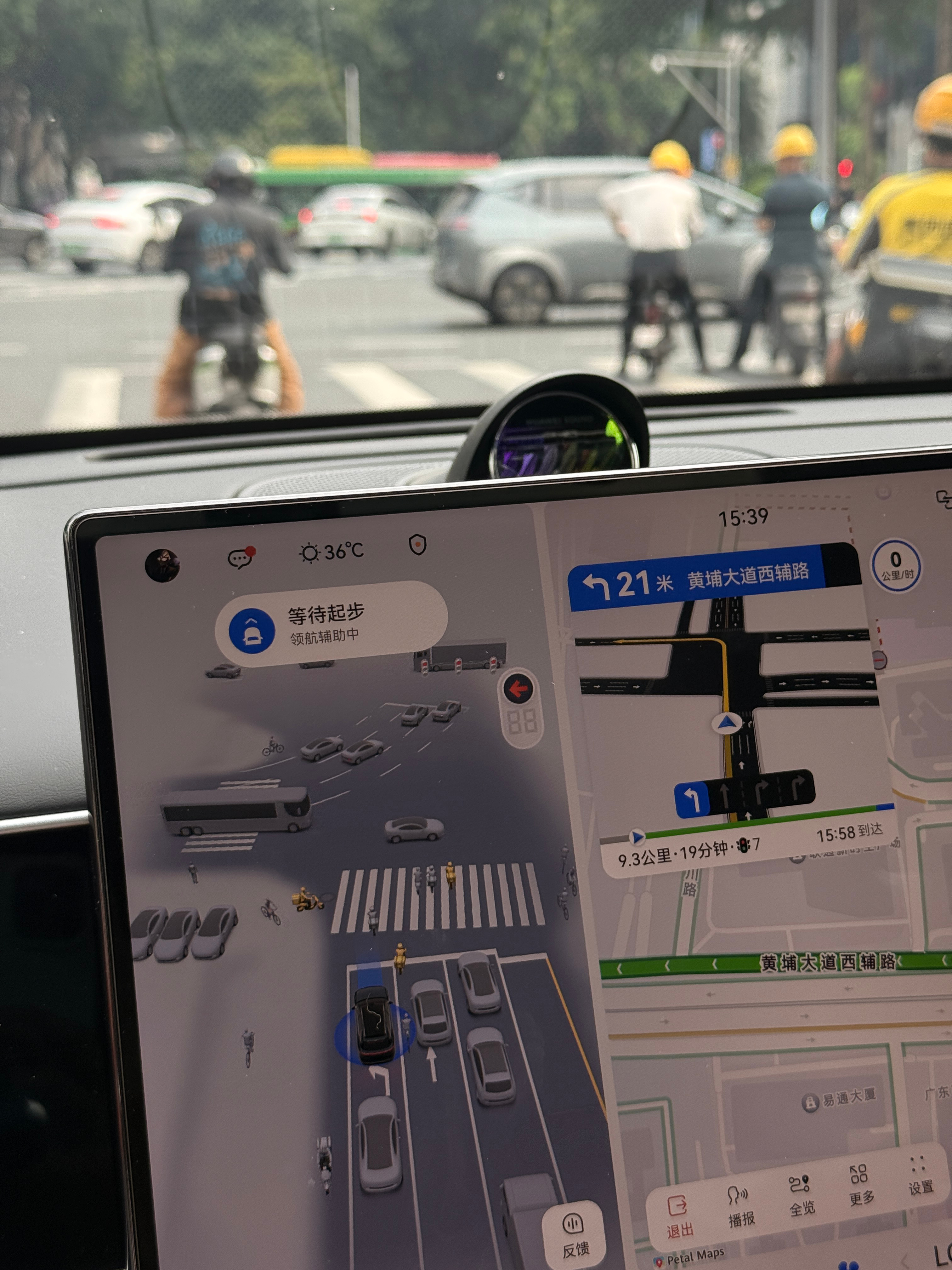 今天在广州地狱级难度的城市道路，开刚OTA的26款问界M7 测智驾，这是带896