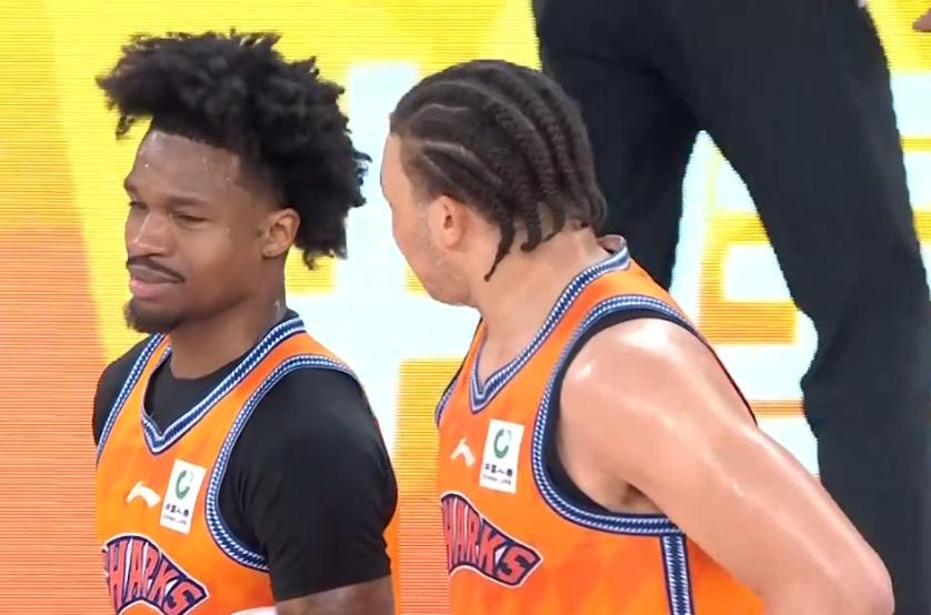 28连败预定？张镇麟15分，洛夫顿两双，四川男篮半场落后上海24分！北京时间20