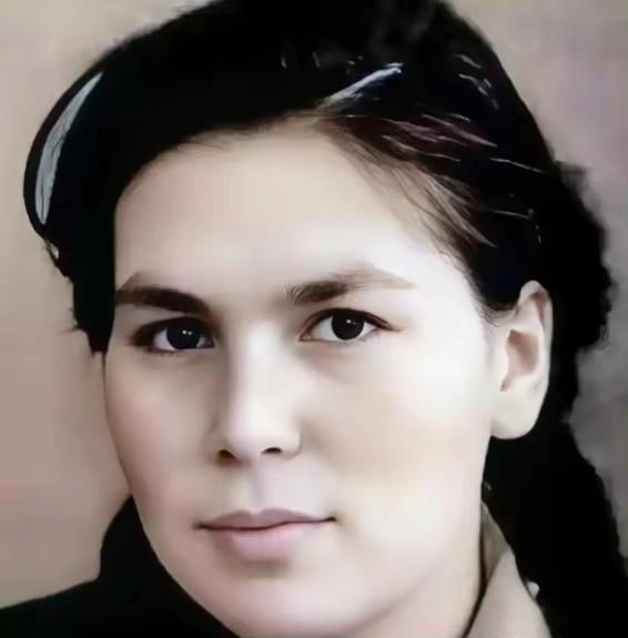 1965年，55岁的刘亚楼因为操劳工作，英年早逝。离世前，他叮嘱小自己15岁的混