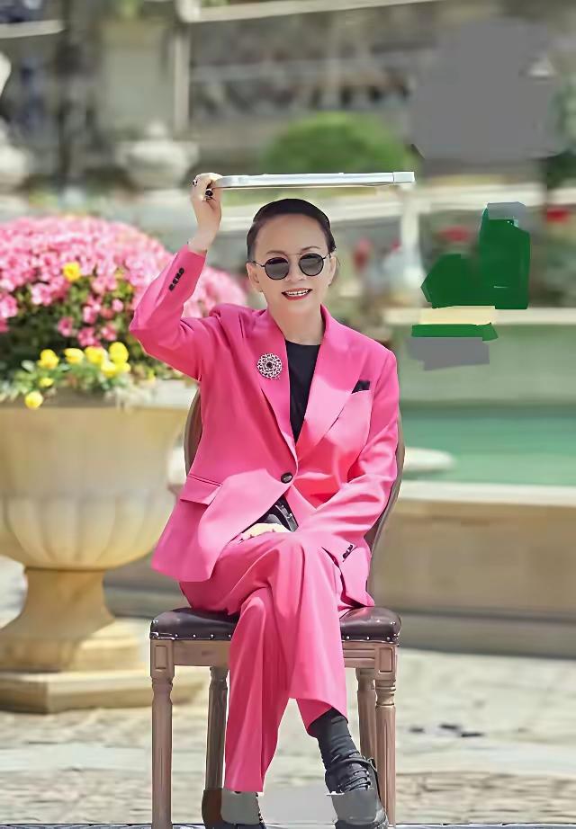 丹姐
这个发型适合她
霸气十足啊[赞][大笑]