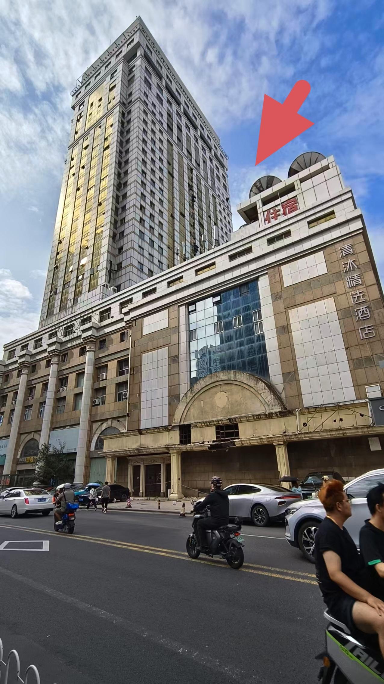 你问我答《难度加大，猜猜南京新街口的这栋“金楼”叫啥名字?问豆包就算你输了哦!》