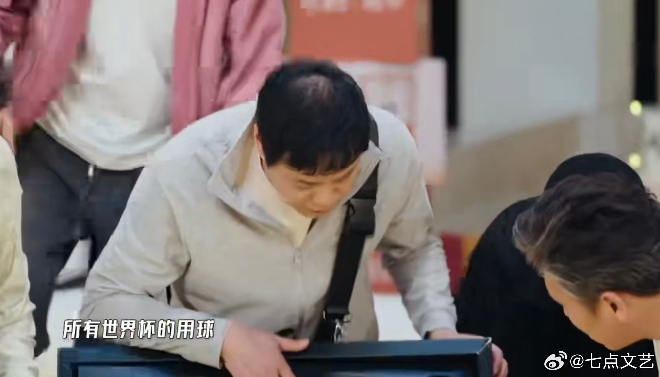 范志毅送了邓超十五颗球范志毅太会选礼物了！十五颗历届世界杯官方用球，既有纪念意义