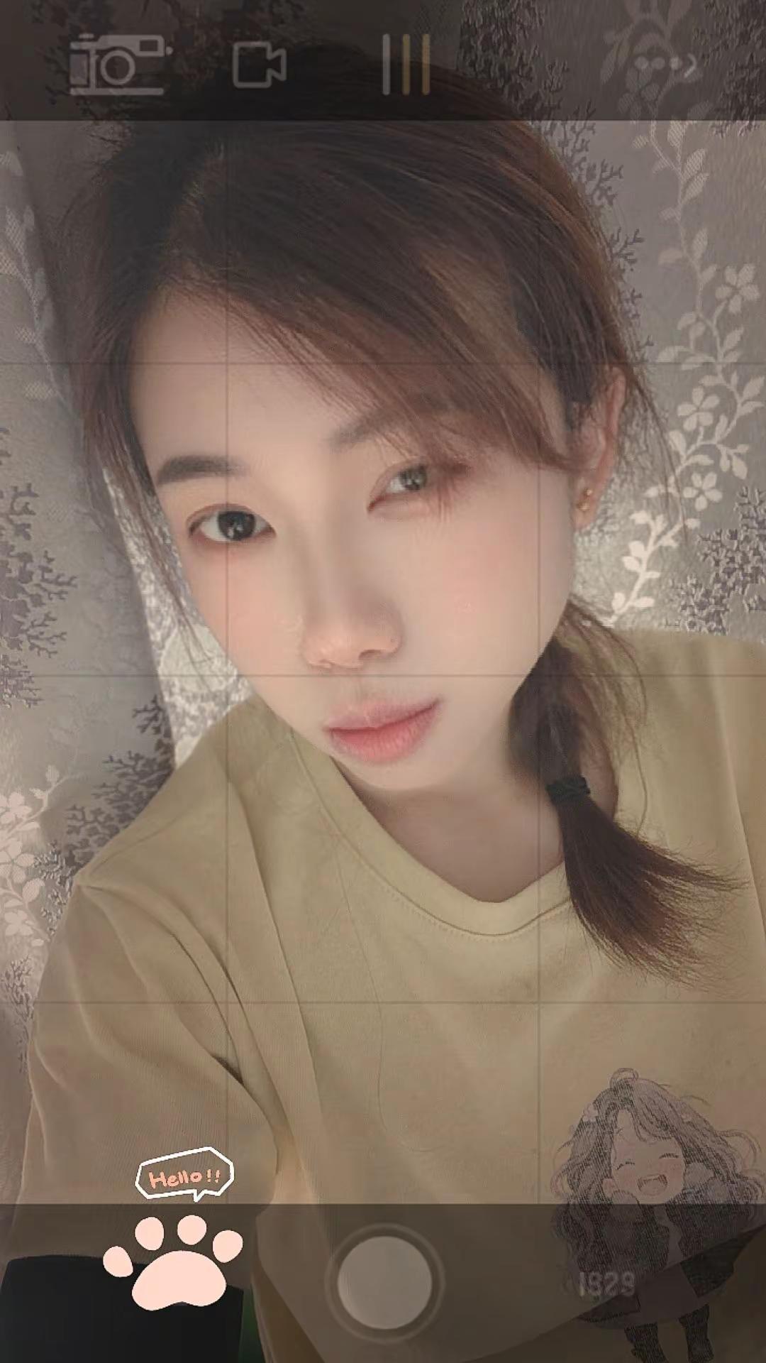 你幸福的时候小声点，不要打扰到别人的悲伤，悲伤的时候躲起来，不要打扰他人的幸福.
