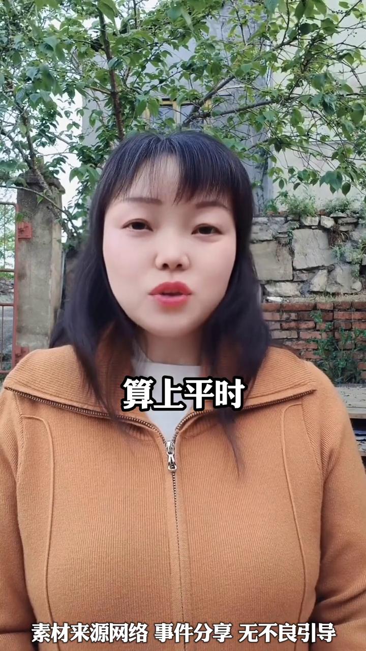 让机器人在工厂干保安，保安大叔说以后能轻松轻松了。
山东一企业已经开始买机器人做