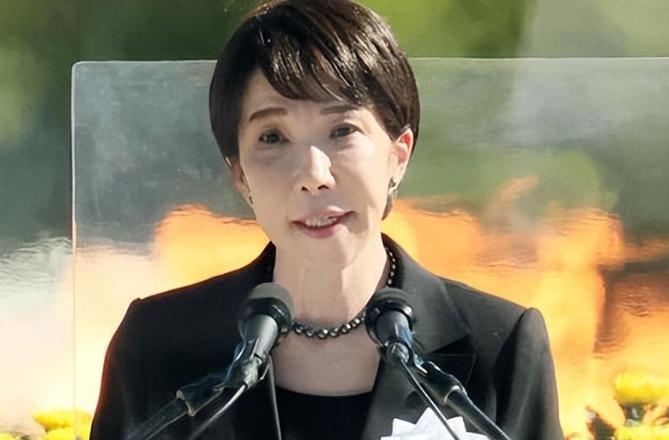 投降日将至！高市早苗想偷偷翻案洗白日本，没想到被美国当众狠狠敲打：战败国，永远别