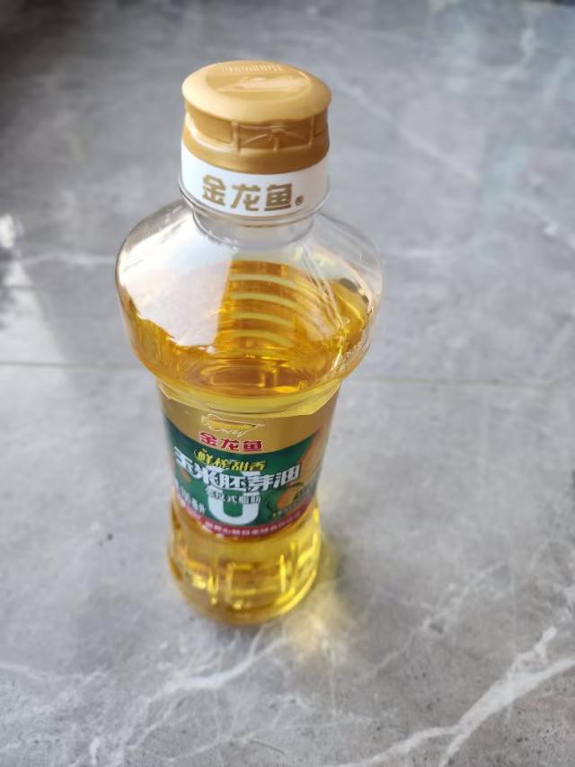血脂高单靠红酒不能降血脂，少食油脂，油炸、油腻菜才是硬道理[赞][赞][赞]
微
