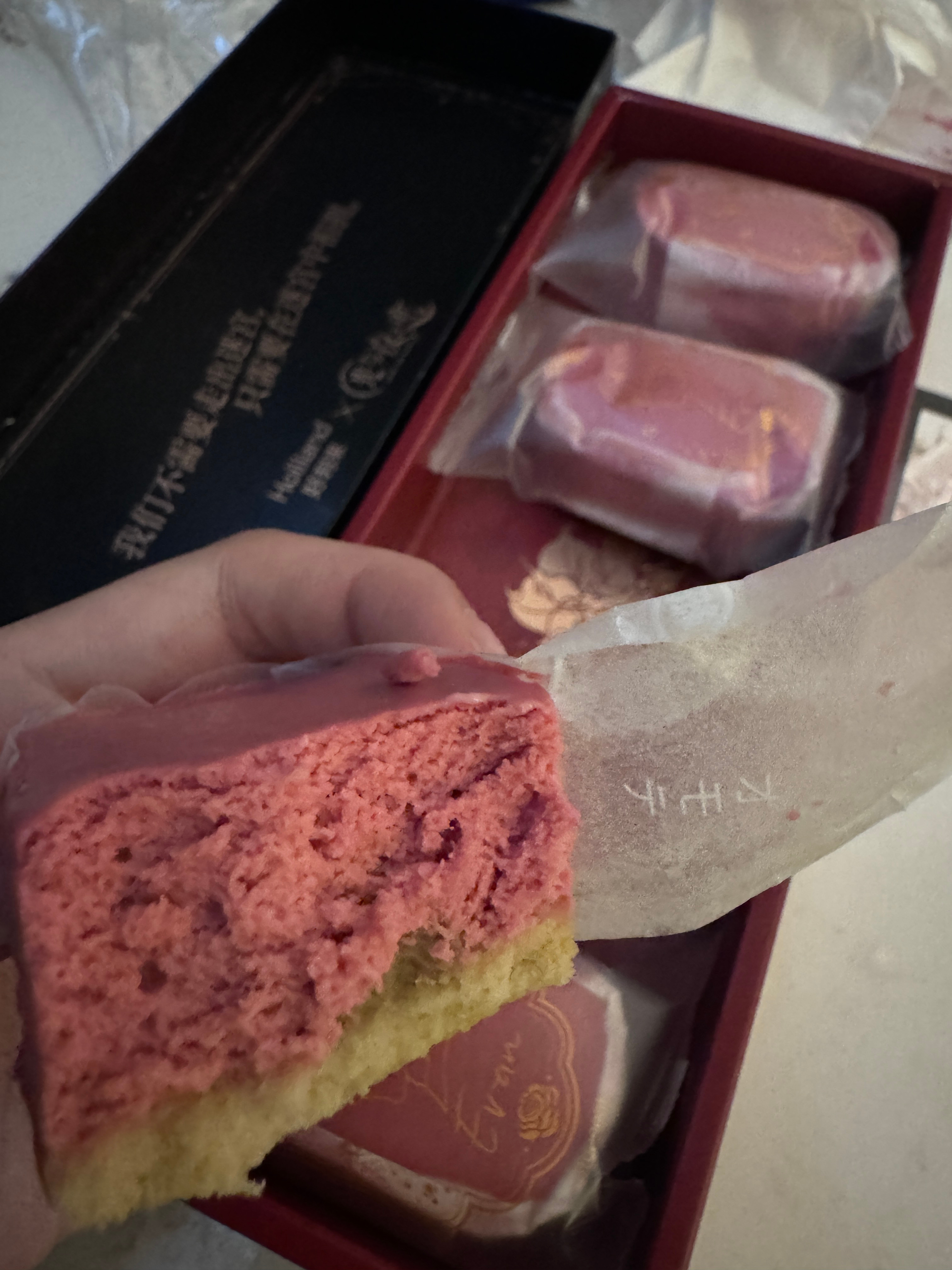 有一种让我犹豫还要不要花299买蛋糕吃的风味… ​​​