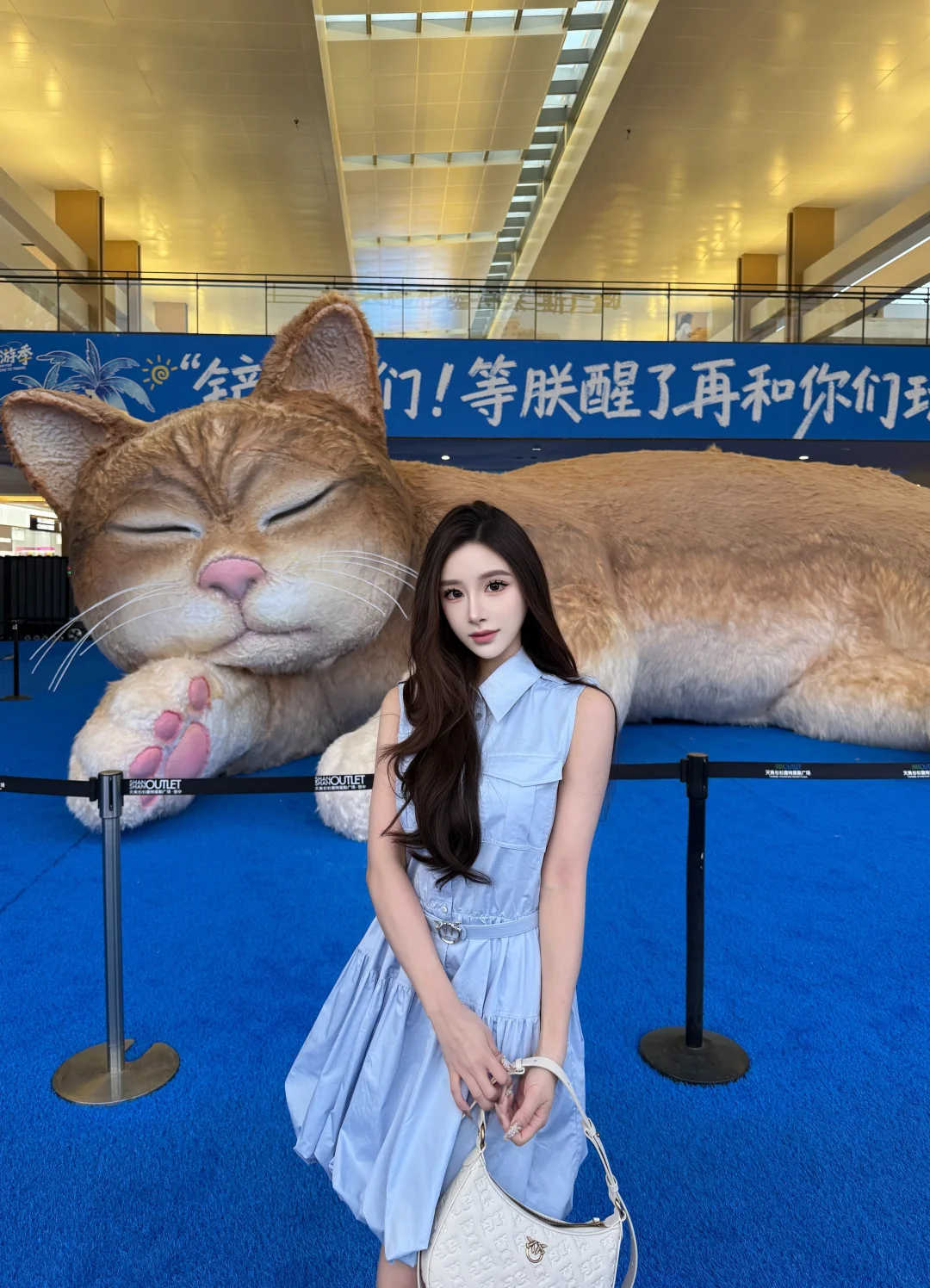 晋中奥莱这只10米大猫，太太太可爱了😻