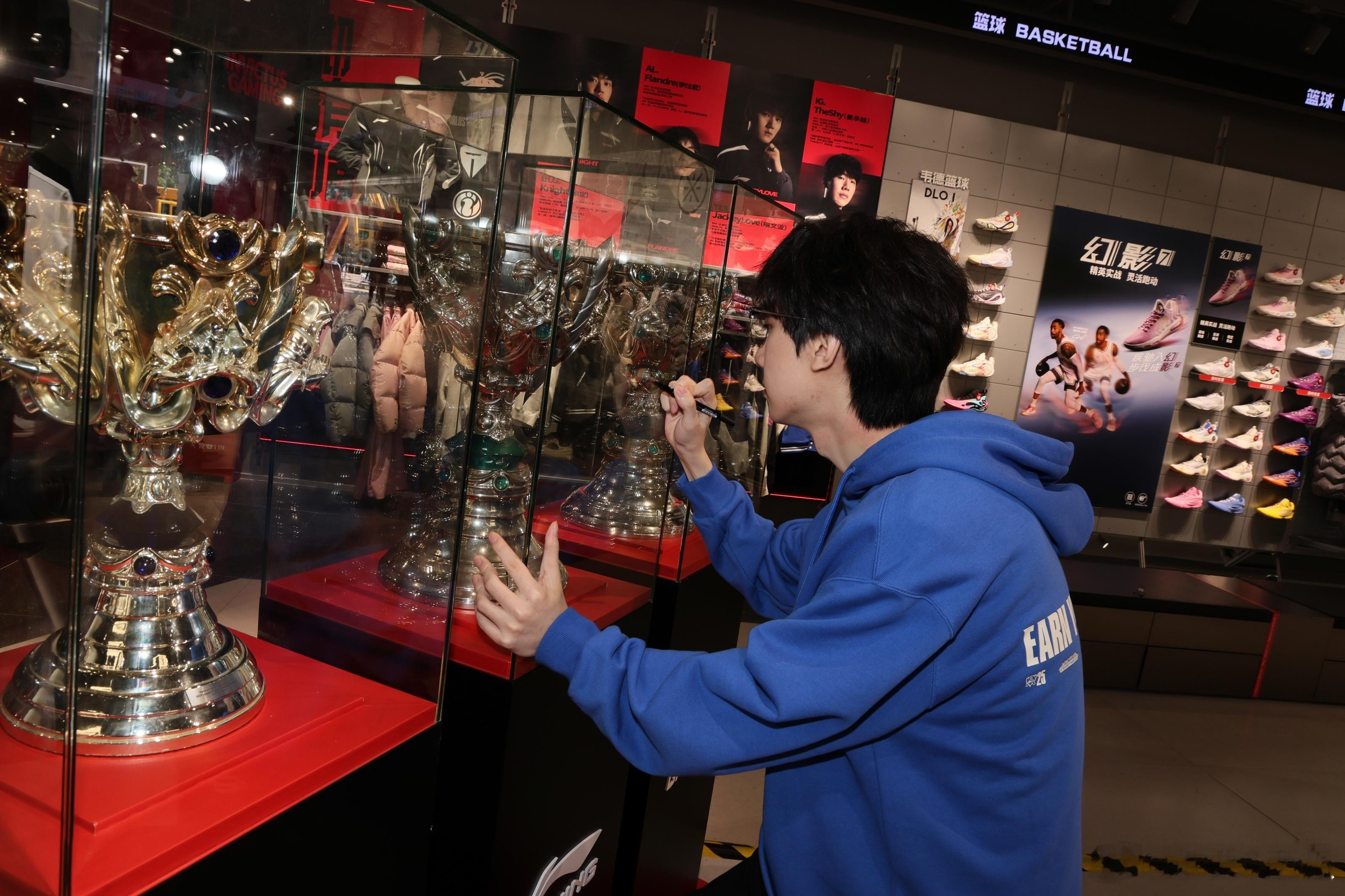 多希望LPL能3加1 IG虽然输了一场，但他们的精神依然是LPL的骄傲！希望BL