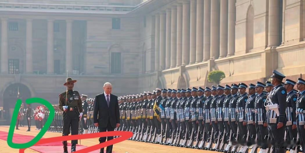 印度为普京举行的欢迎仪式，地面居然没有硬化，都是黄土。

这难道就是我们俗称的黄