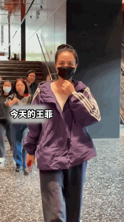 57岁王菲，罕见露面！5月1号，王菲罕见冲上了热搜，这次不是因为谢霆锋，也不是因