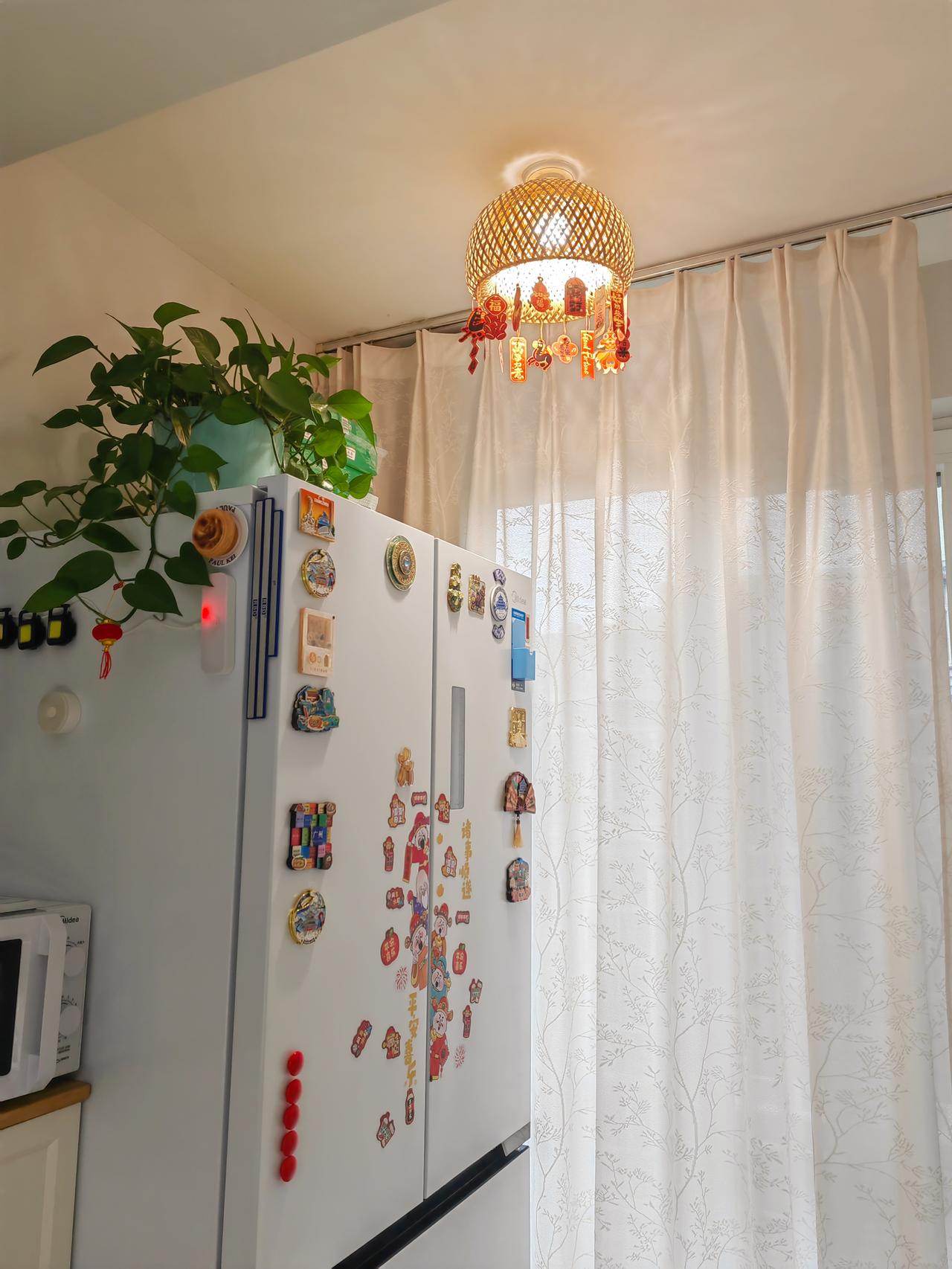 不到六点就醒了，我看见熟睡的老公还打着呼，于是我轻轻摸上他的手。

我习惯早睡早