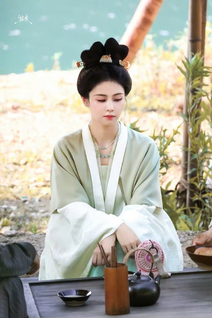 白鹿莫离青衣路透 白鹿莫离青衣造型 今天是茉莉青提🦌～又被这个叶璃going了