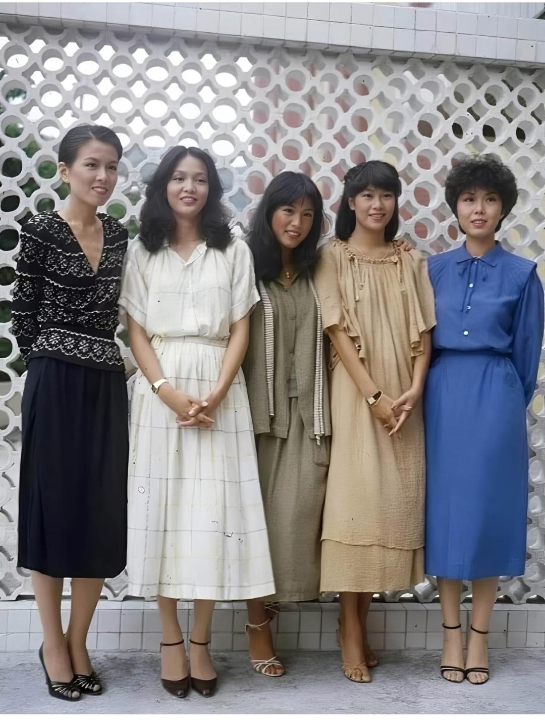 那个时代的美女，穿着好得体大方啊！