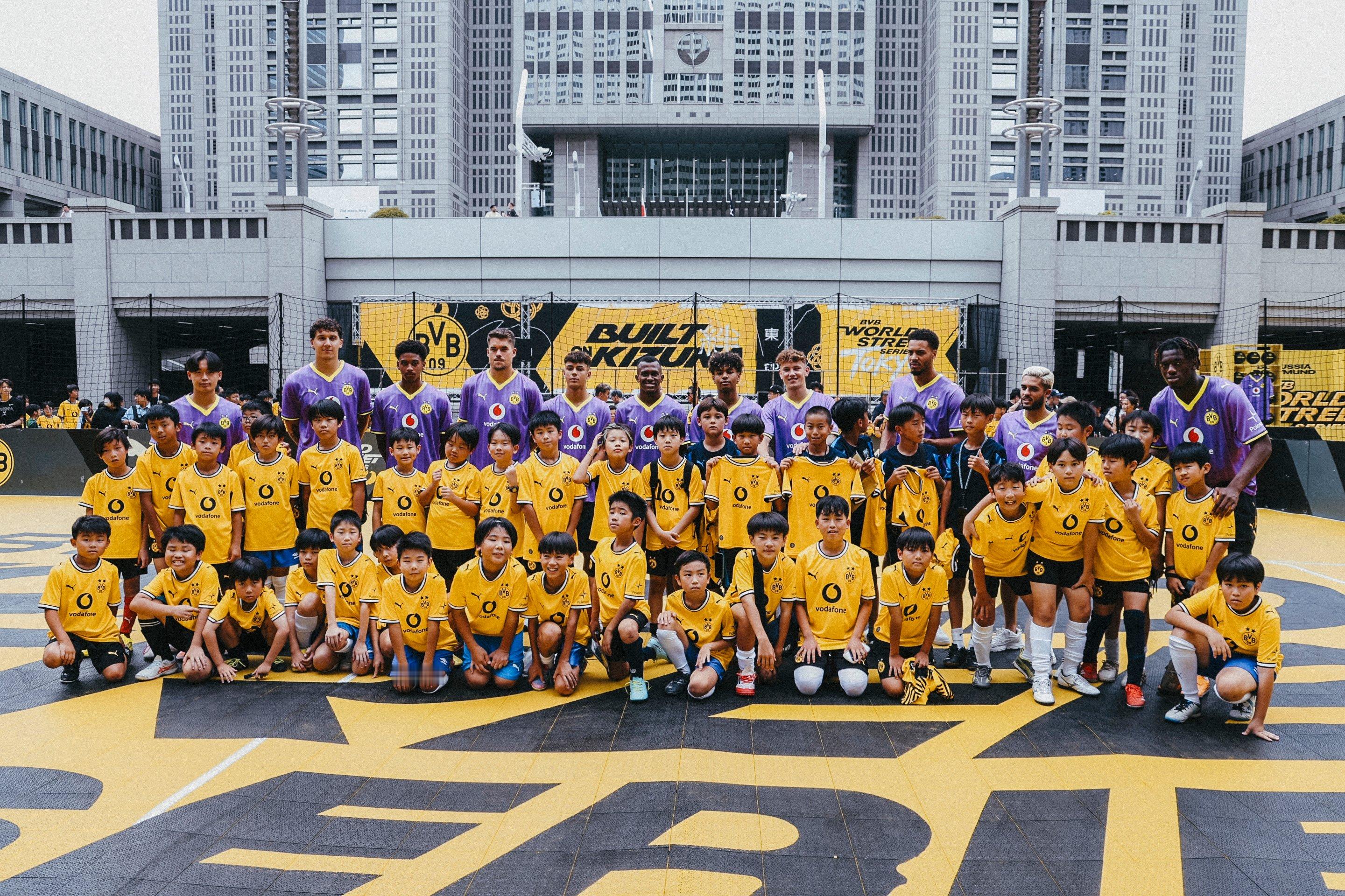 还记得小时候的足球梦吗？💛🖤昨天，BVB 世界街头系列赛活动在东京首次亮相！