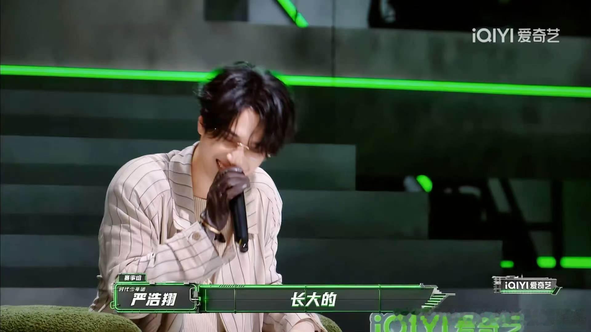 选手脸都红了的瞬间，严浩翔那只“和平鸽”又飞出来了。他说保留每个人发言权那句，没