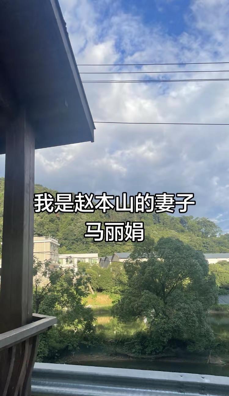 中国女团世乒赛1-2绝境翻盘：孙颖莎连砍两分，王曼昱决胜局救赎，中国女团惊险夺冠