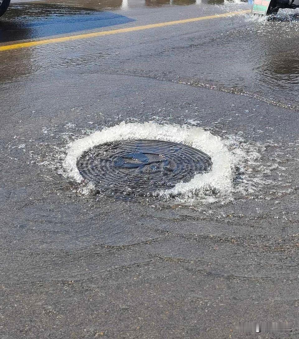 大家对今年夏天大岭路与崤山路的雨水井冒顶的事情还有印象吧，为了解决这个问题三门峡