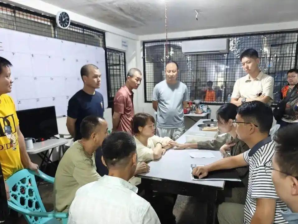 菲律宾扣押百名中国人，中方限期警告后，有了新进展，小马科斯自取其辱！

近一个月