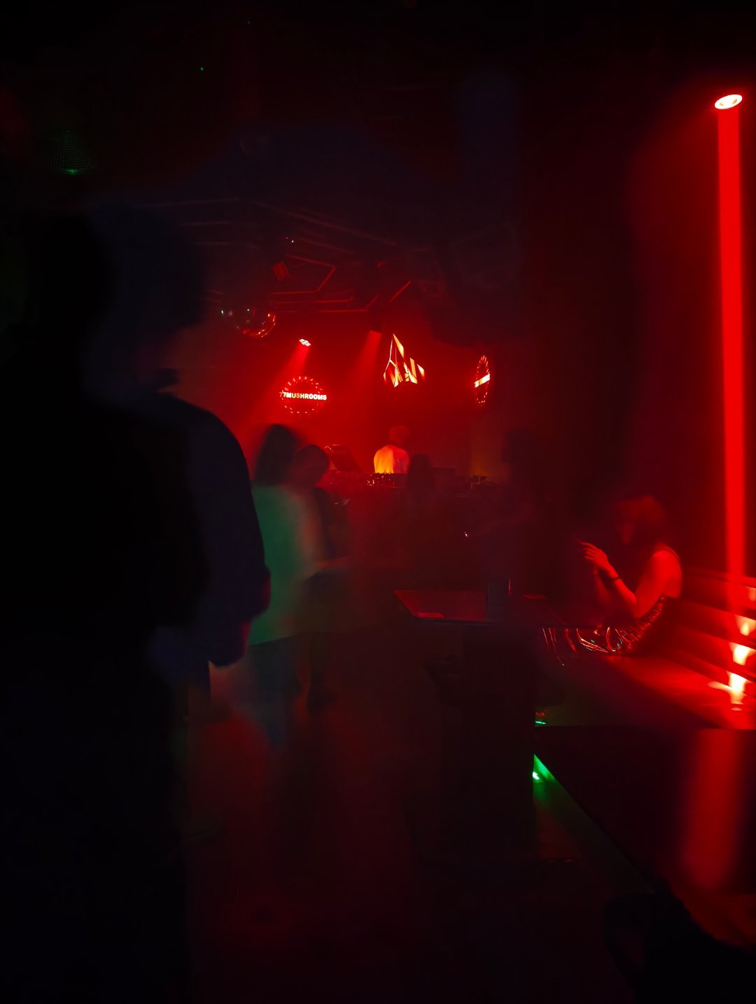 我要是把笔记本带出来，办公半小时喝一口酒是不是装爆了 